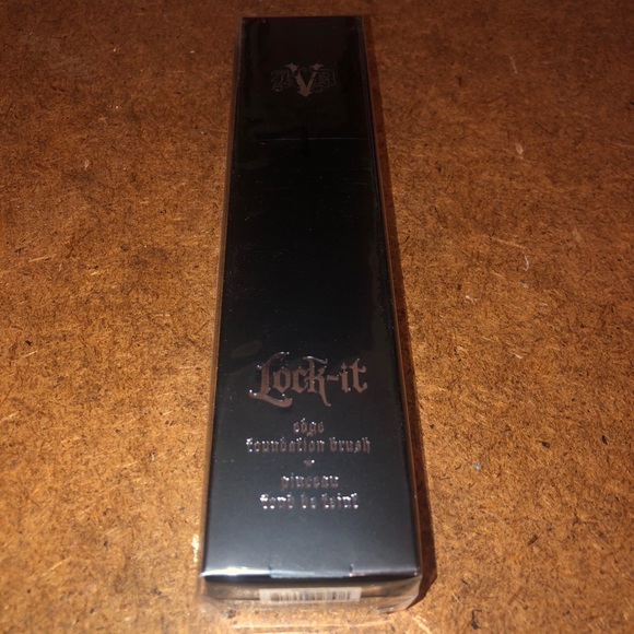 Lock-It Edge Foundation Brush - Picture 2 of 3